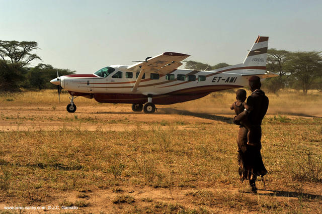 15-air-plane-omo-valley-ethiopia-murulle
